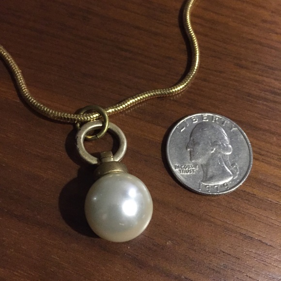 Pearl brass pendant necklace - Picture 5 of 5